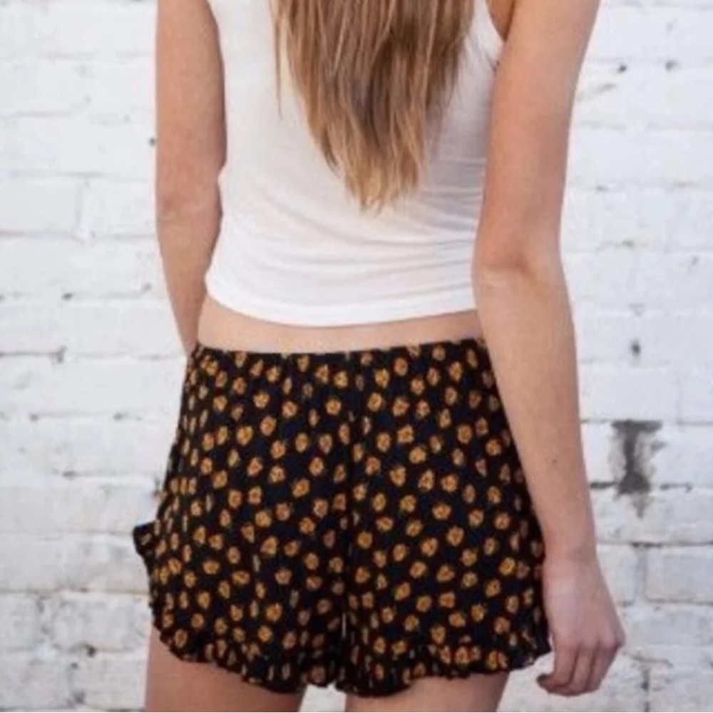 Brandy Melville Vodi floral shorts